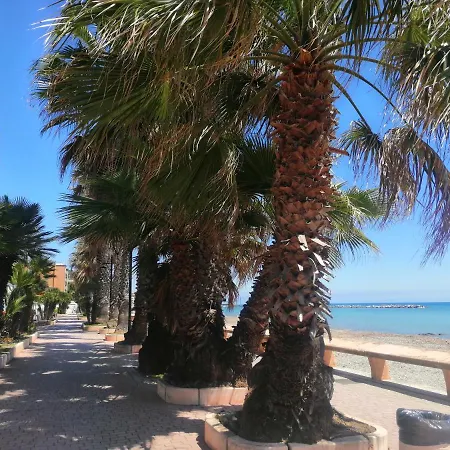 Lägenhet Casa Lorena A 50 Mt Dal Mare