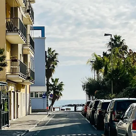 Casa Lorena A 50 Mt Dal Mare Lägenhet