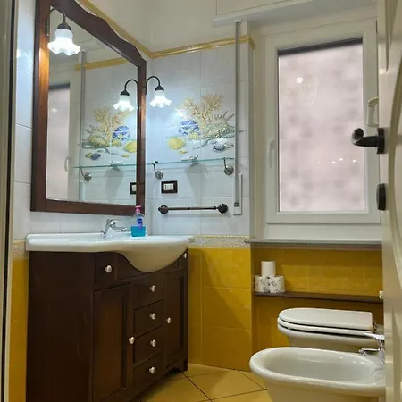 Lägenhet Casa Lorena A 50 Mt Dal Mare *